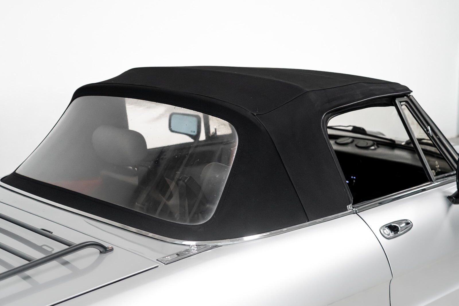 Alfa-Romeo-Spider-1988-Convertible-14