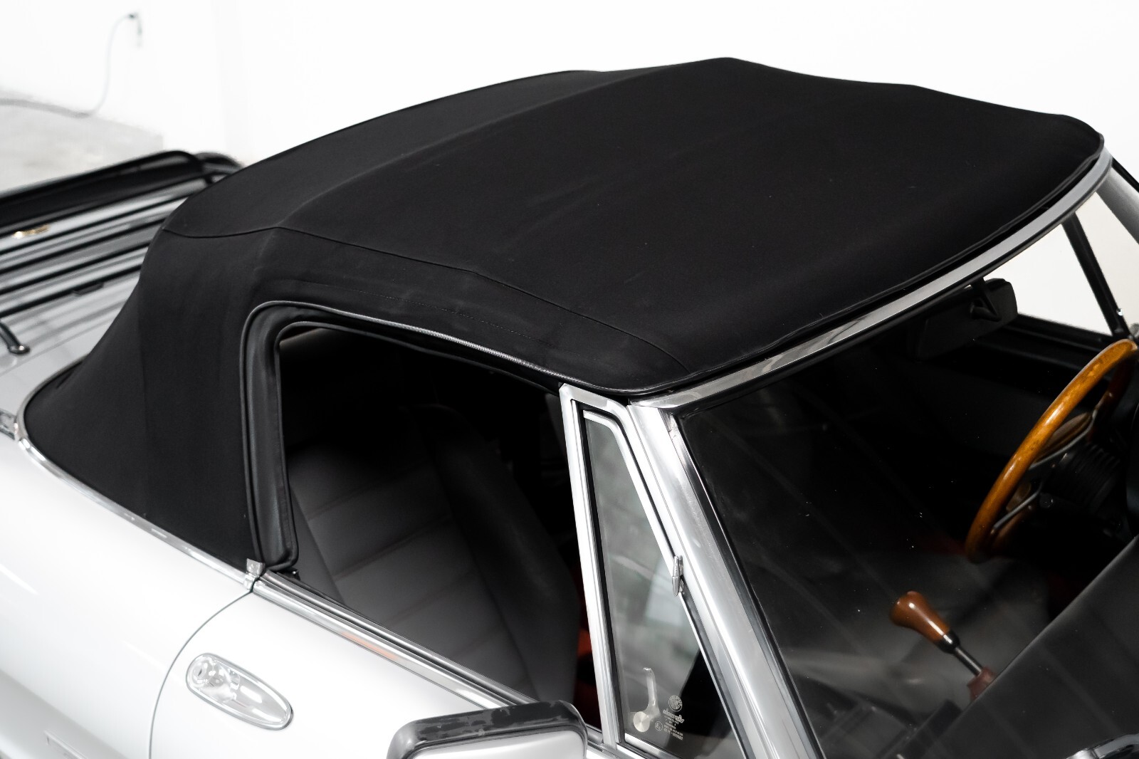 Alfa-Romeo-Spider-1988-Convertible-16