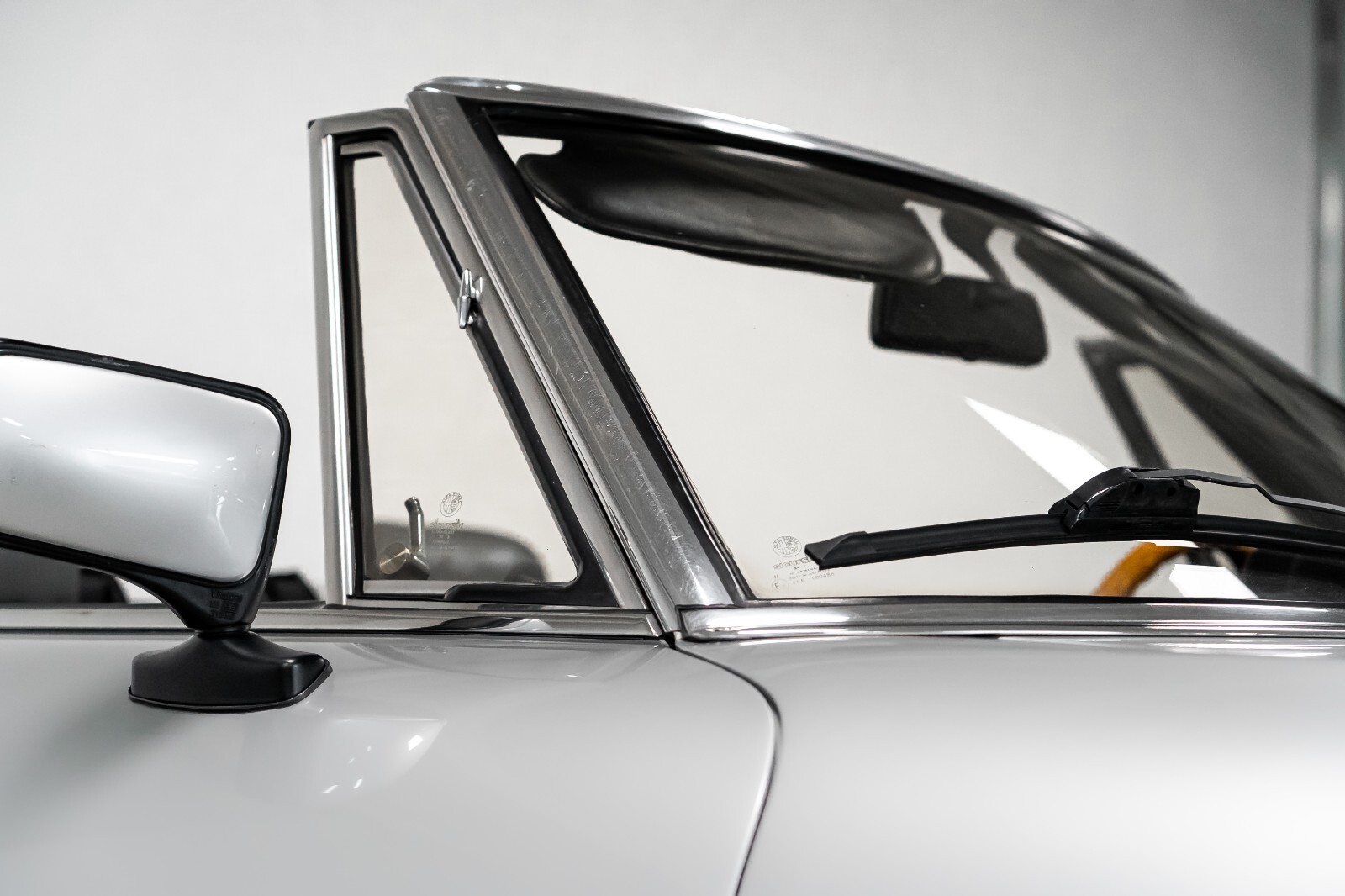 Alfa-Romeo-Spider-1988-Convertible-17