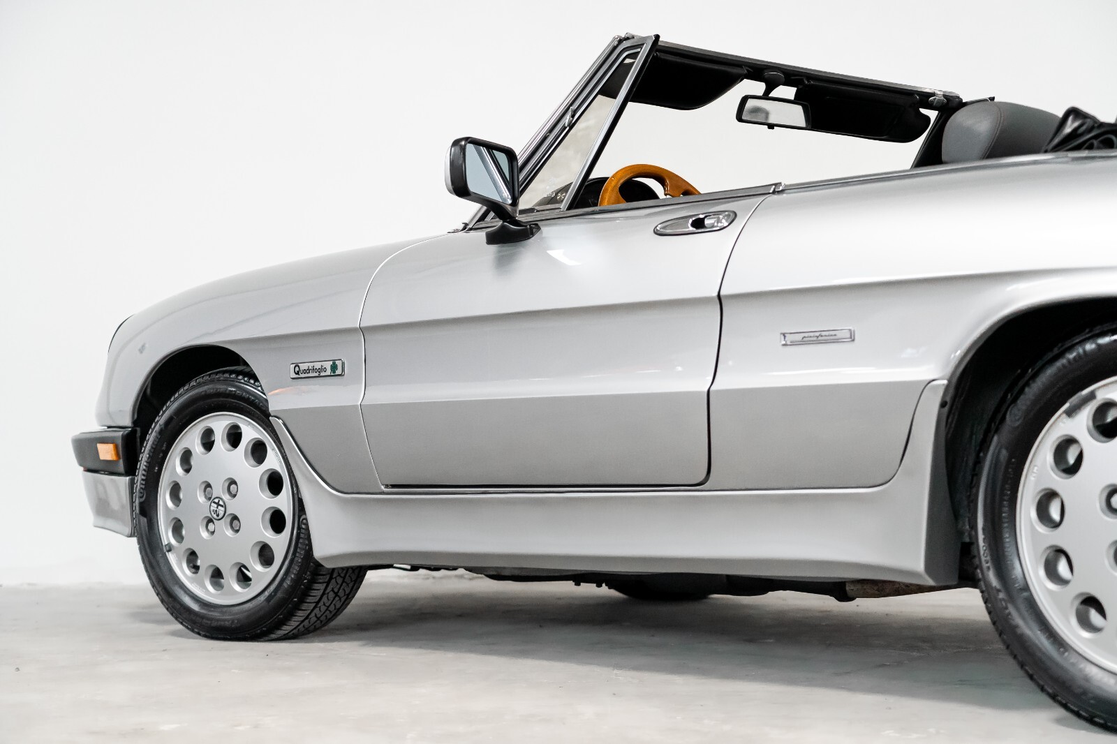 Alfa-Romeo-Spider-1988-Convertible-20