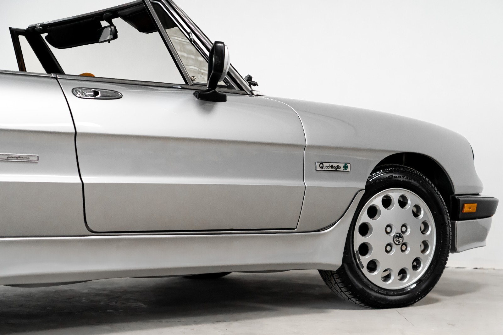 Alfa-Romeo-Spider-1988-Convertible-21