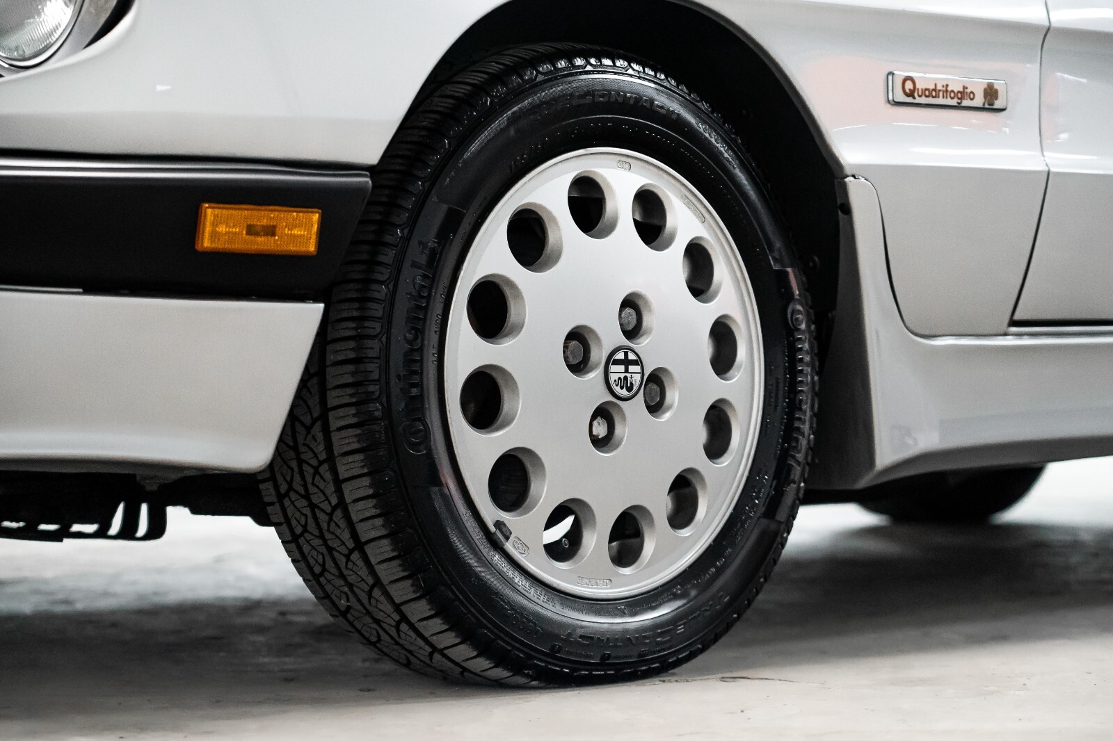 Alfa-Romeo-Spider-1988-Convertible-23