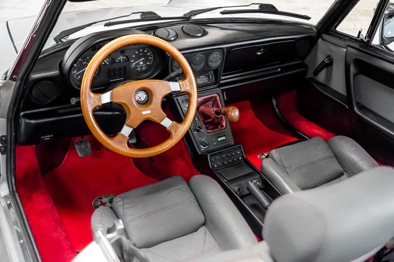Alfa-Romeo-Spider-1988-Convertible-24
