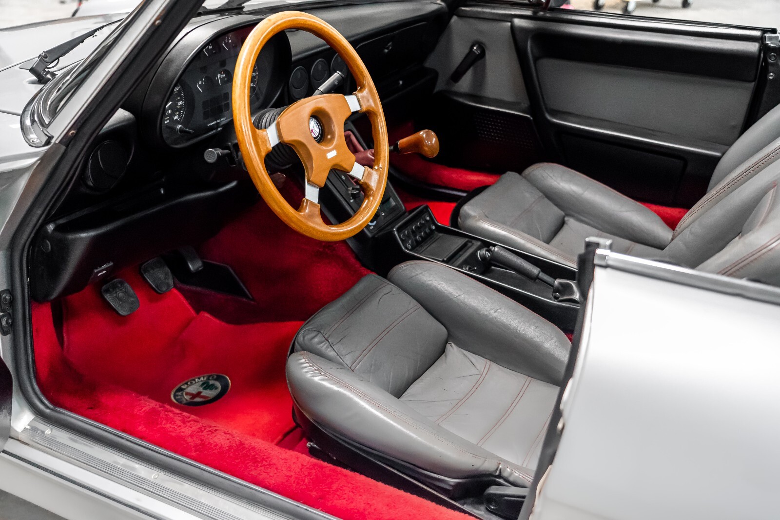 Alfa-Romeo-Spider-1988-Convertible-25