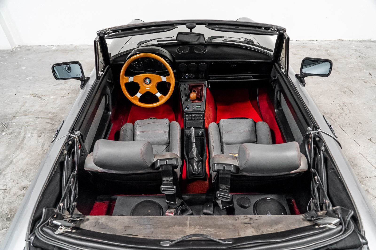 Alfa-Romeo-Spider-1988-Convertible-27