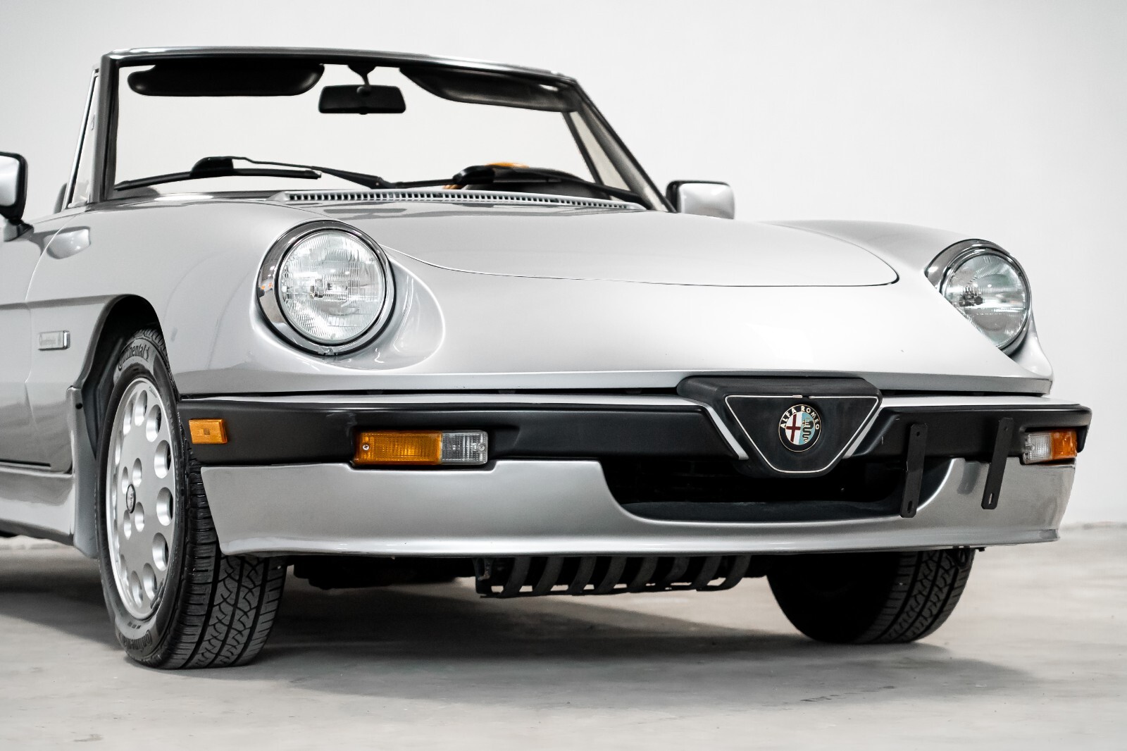 Alfa-Romeo-Spider-1988-Convertible-3