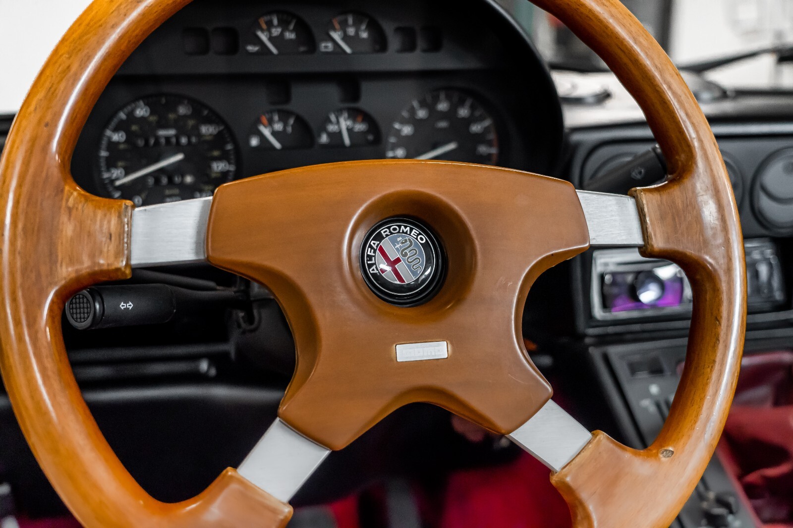 Alfa-Romeo-Spider-1988-Convertible-30