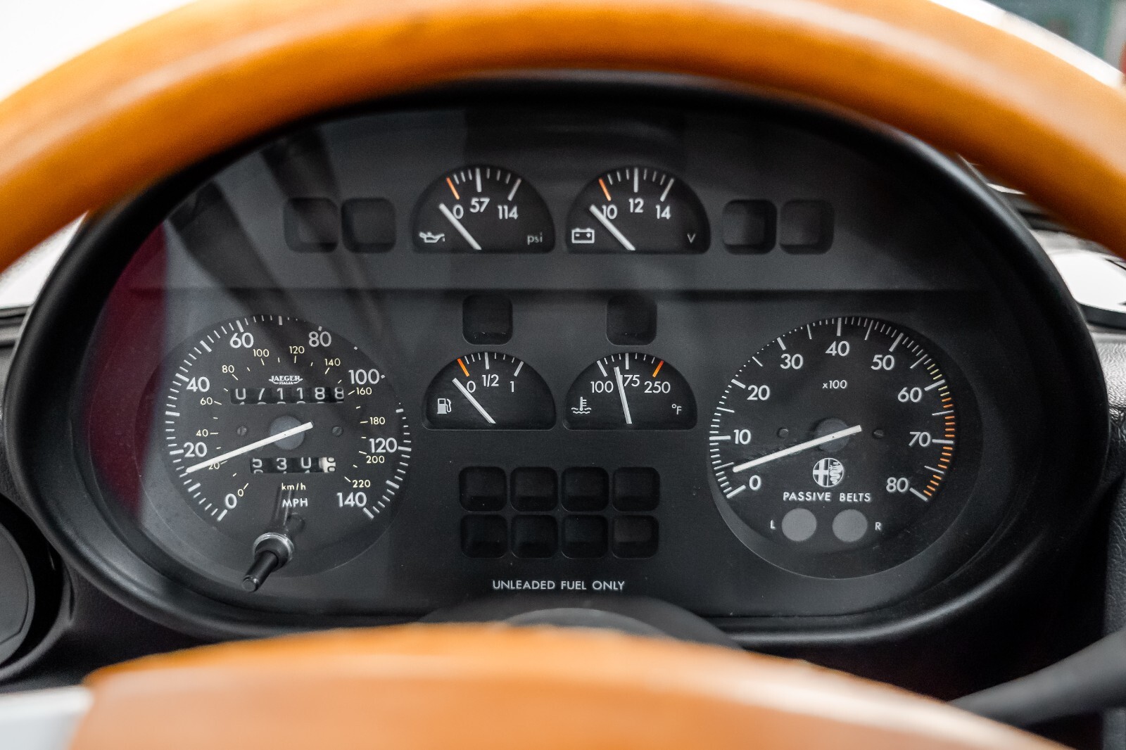 Alfa-Romeo-Spider-1988-Convertible-31
