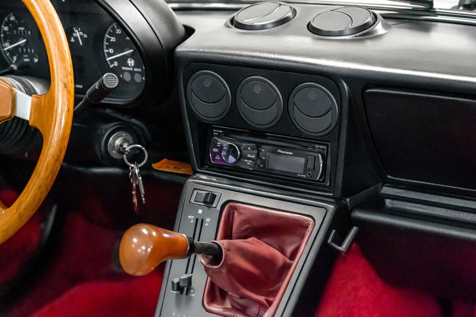 Alfa-Romeo-Spider-1988-Convertible-32