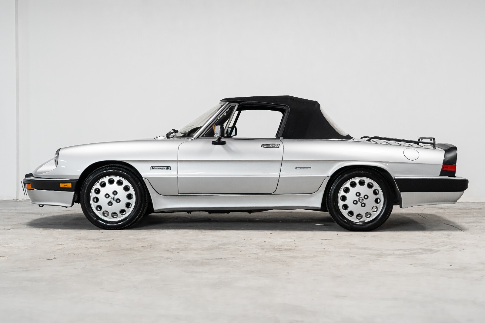 Alfa-Romeo-Spider-1988-Convertible-5