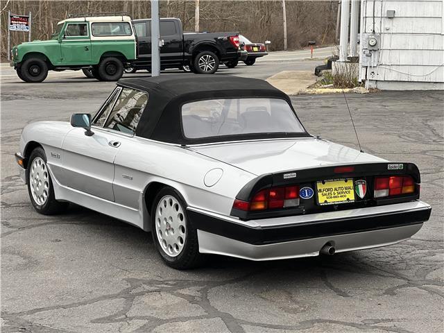 Alfa-Romeo-Spider-Quadrifoglio-1987-13