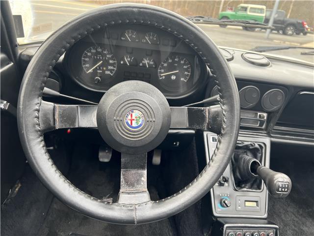 Alfa-Romeo-Spider-Quadrifoglio-1987-24