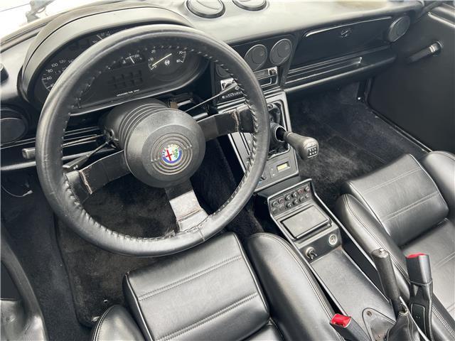 Alfa-Romeo-Spider-Quadrifoglio-1987-25
