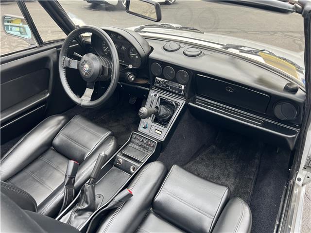 Alfa-Romeo-Spider-Quadrifoglio-1987-28