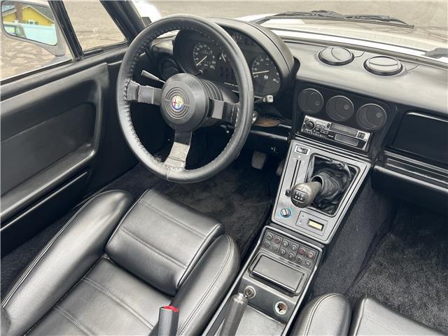 Alfa-Romeo-Spider-Quadrifoglio-1987-29