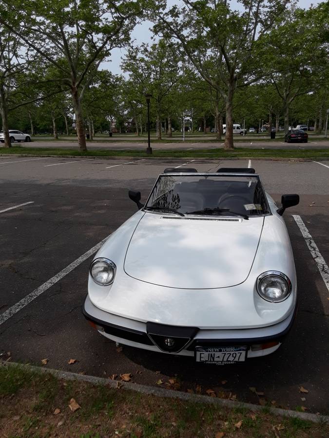 Alfa-romeo-Spider-1986-white-1