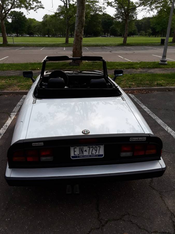 Alfa-romeo-Spider-1986-white-3