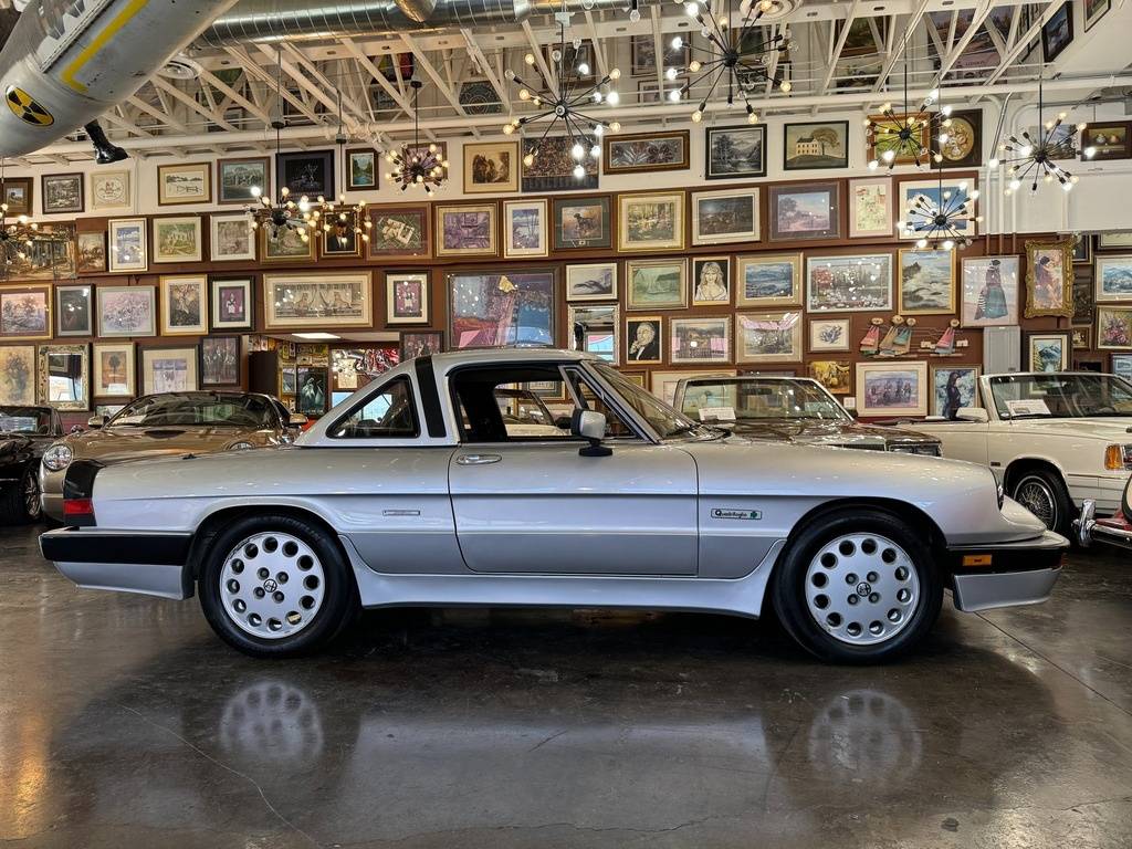 Alfa-romeo-Spider-1987-silver-1