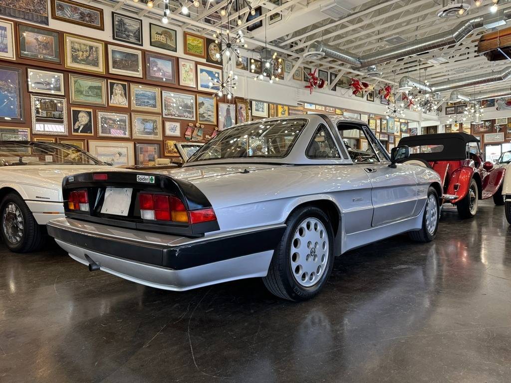 Alfa-romeo-Spider-1987-silver-2