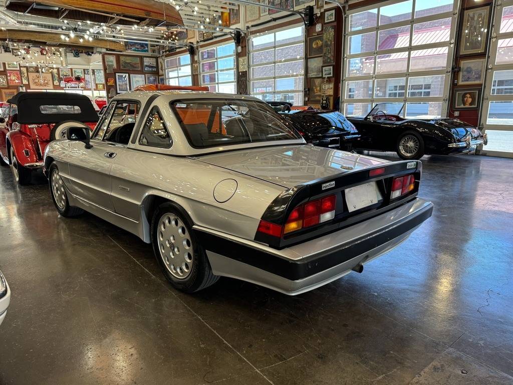 Alfa-romeo-Spider-1987-silver-4