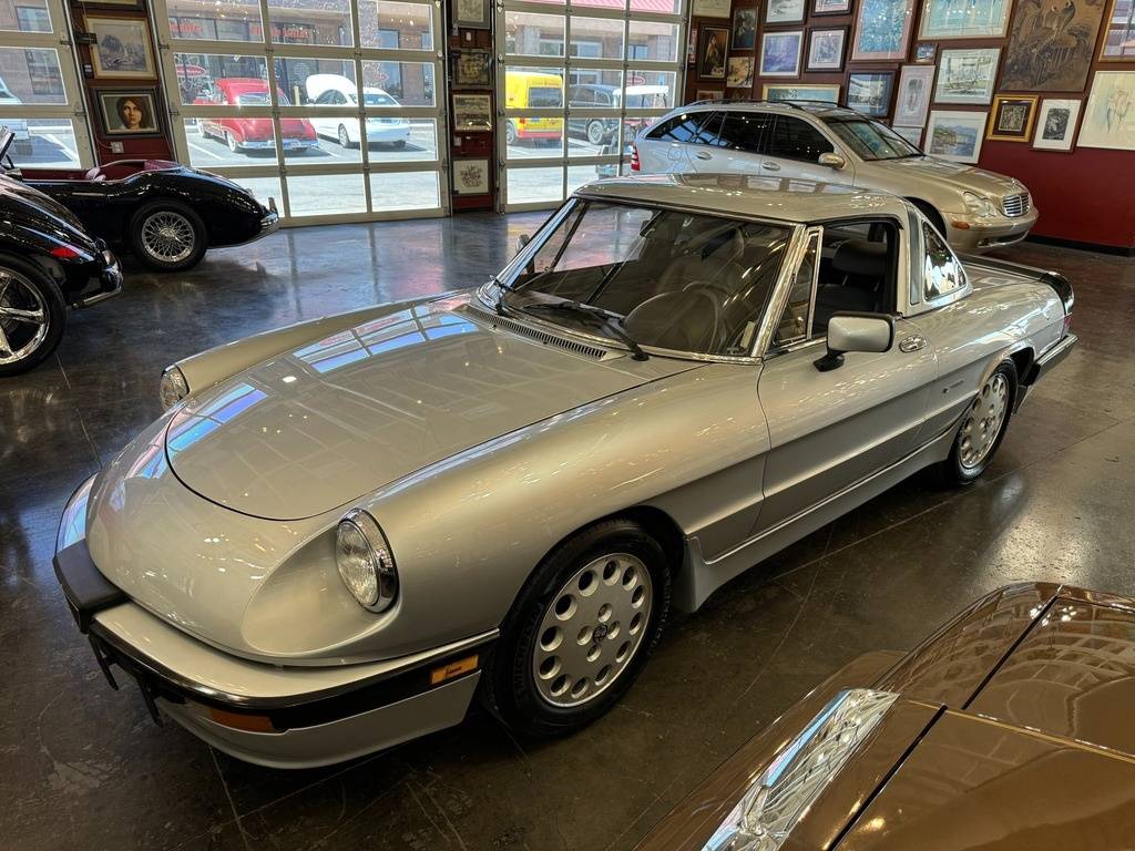 Alfa-romeo-Spider-1987-silver-6