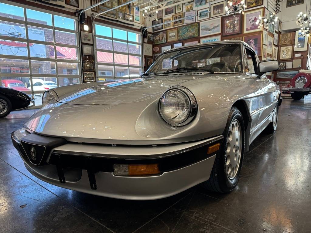 Alfa-romeo-Spider-1987-silver-7