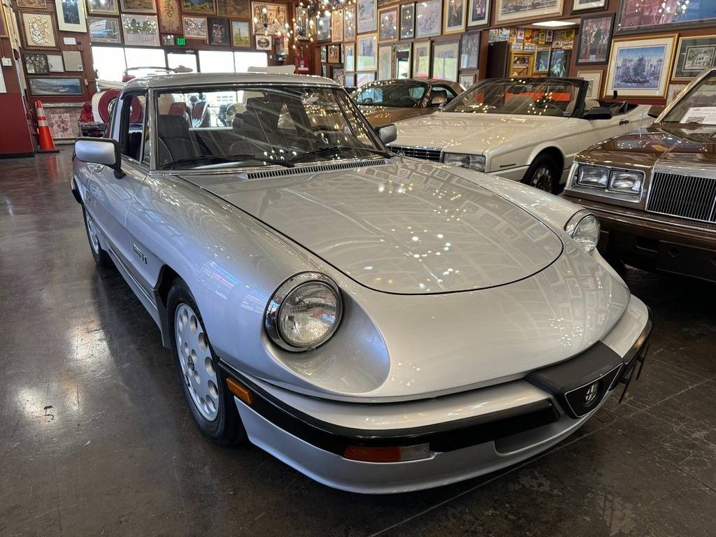 Alfa romeo Spider  1987 silver