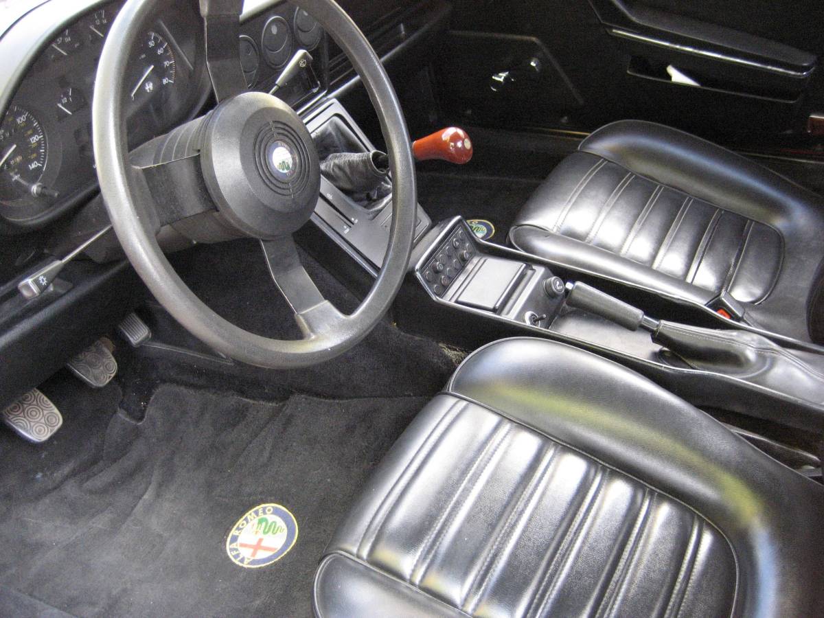 Alfa-romeo-Spider-graduate-1986-red-5
