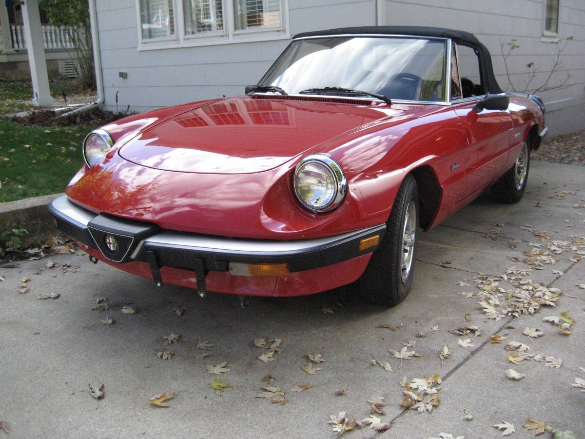 Alfa romeo Spider graduate  1986 red