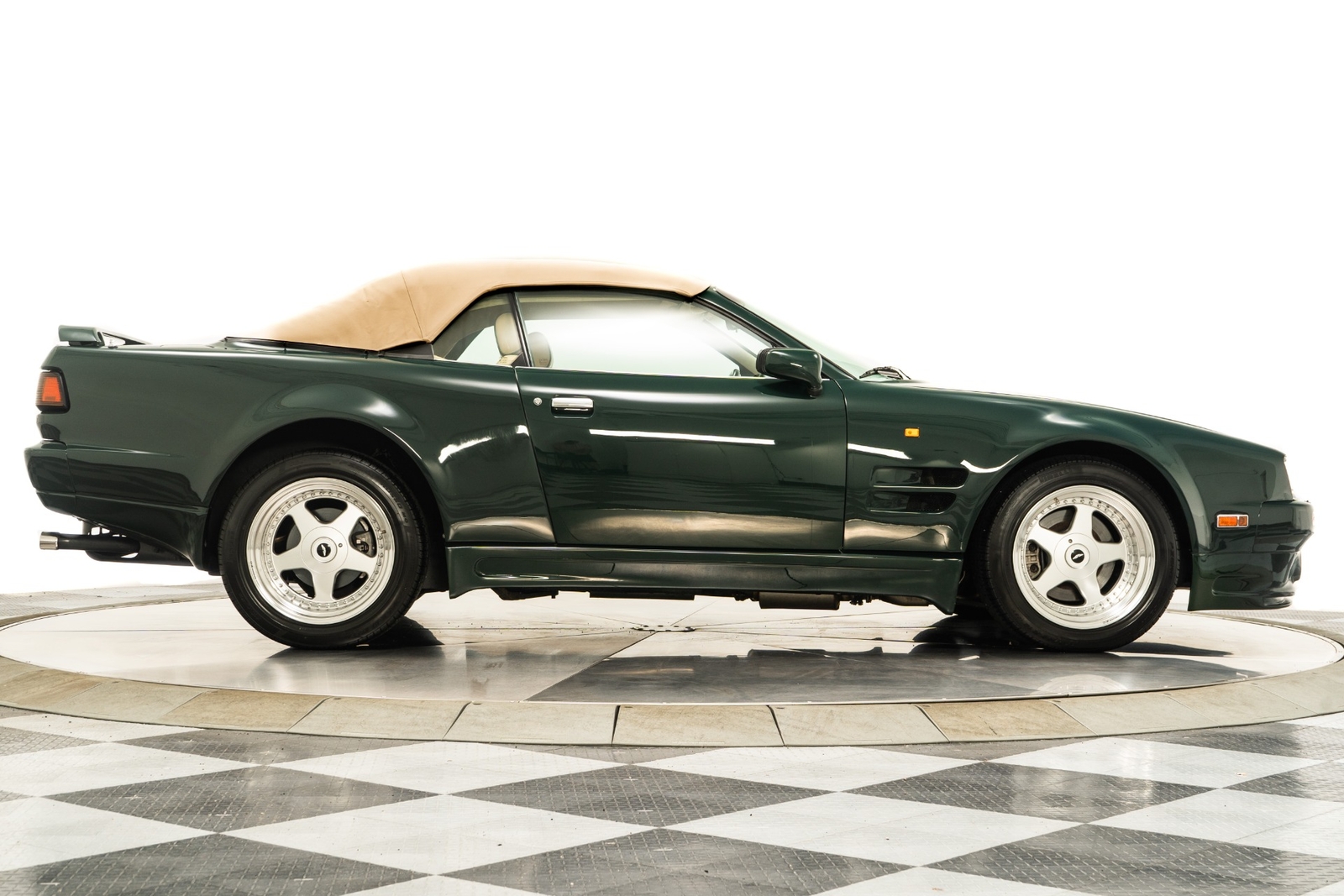 Aston-Martin-Virage-1993-2D-Coupe-16