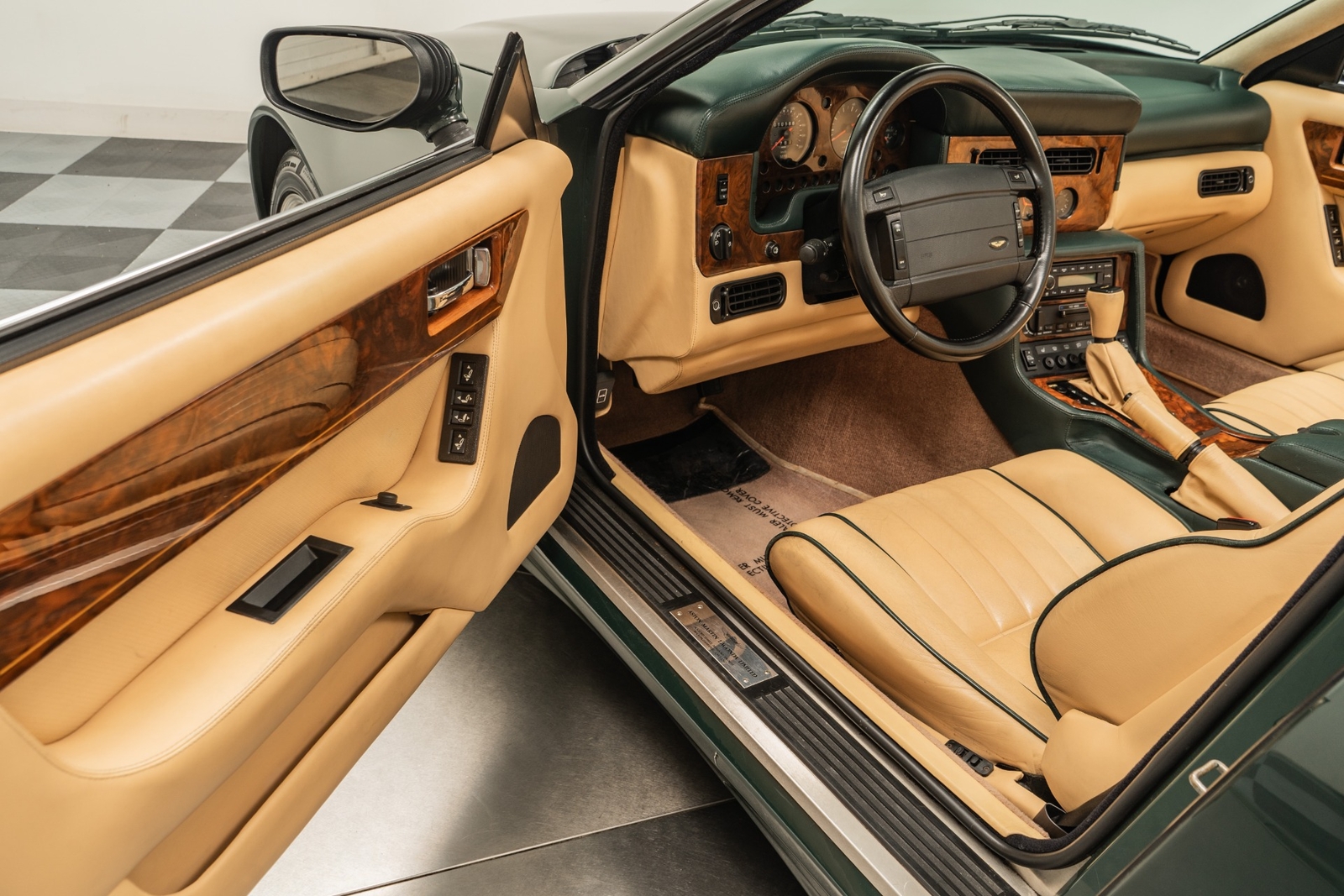 Aston-Martin-Virage-1993-2D-Coupe-21