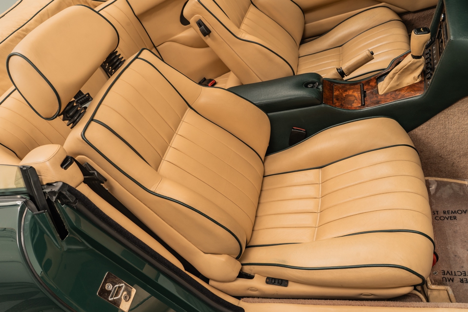 Aston-Martin-Virage-1993-2D-Coupe-24