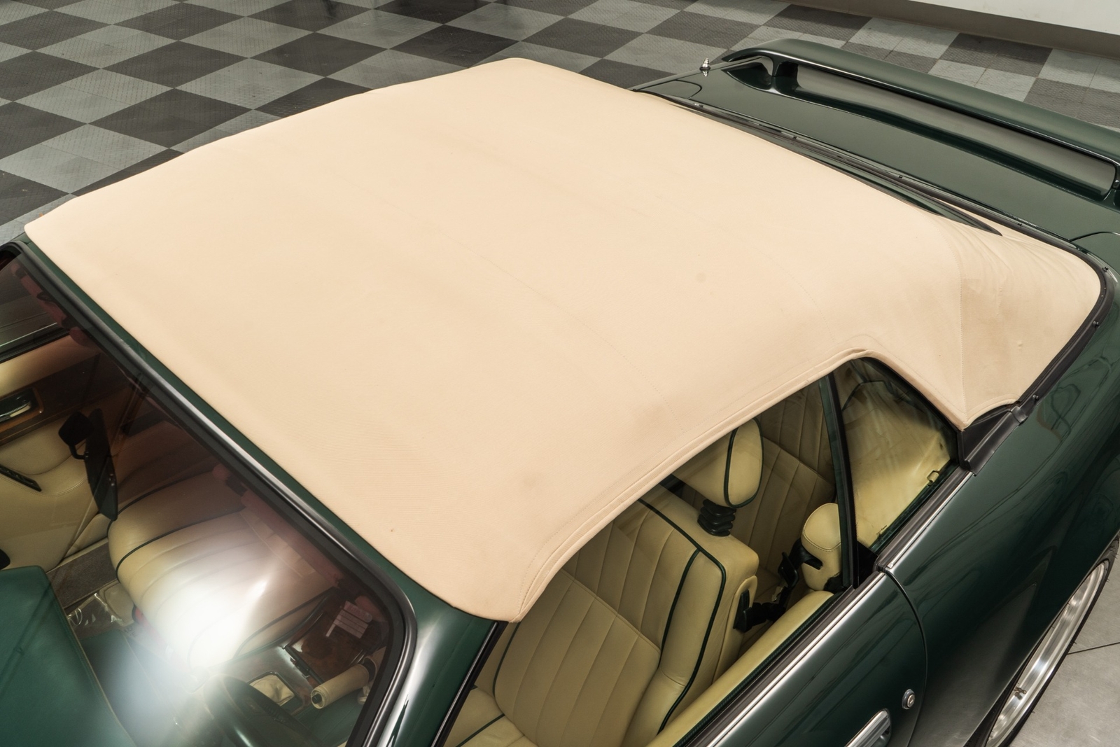 Aston-Martin-Virage-1993-2D-Coupe-38