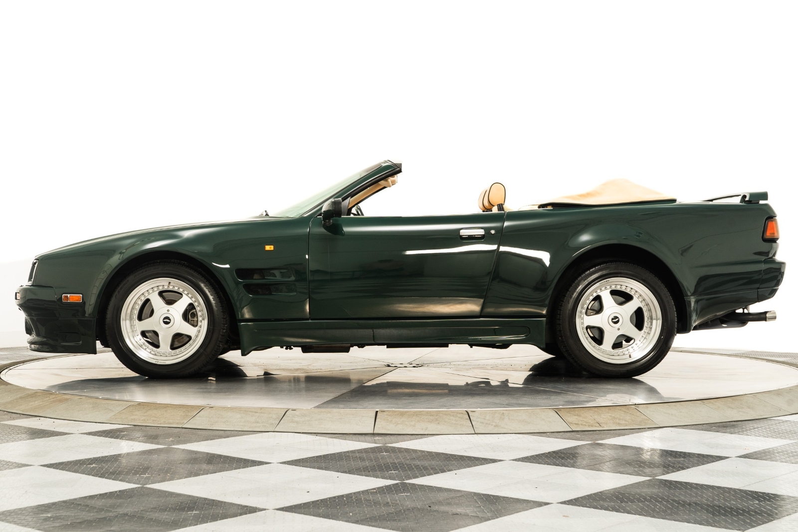 Aston-Martin-Virage-1993-2D-Coupe-4