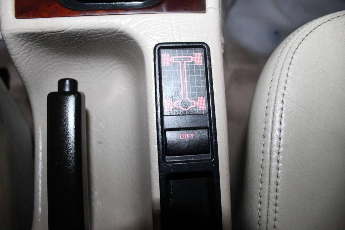 Audi-A6-1995-white-12