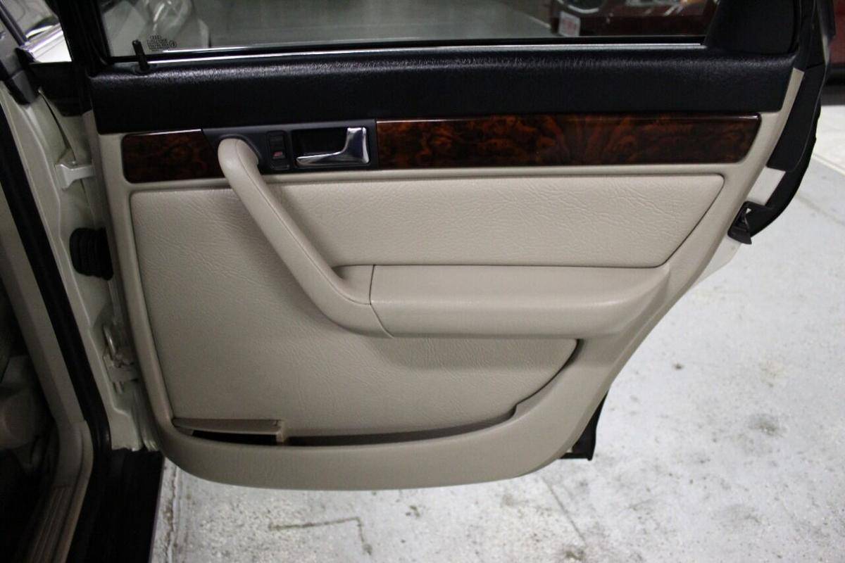 Audi-A6-1995-white-18