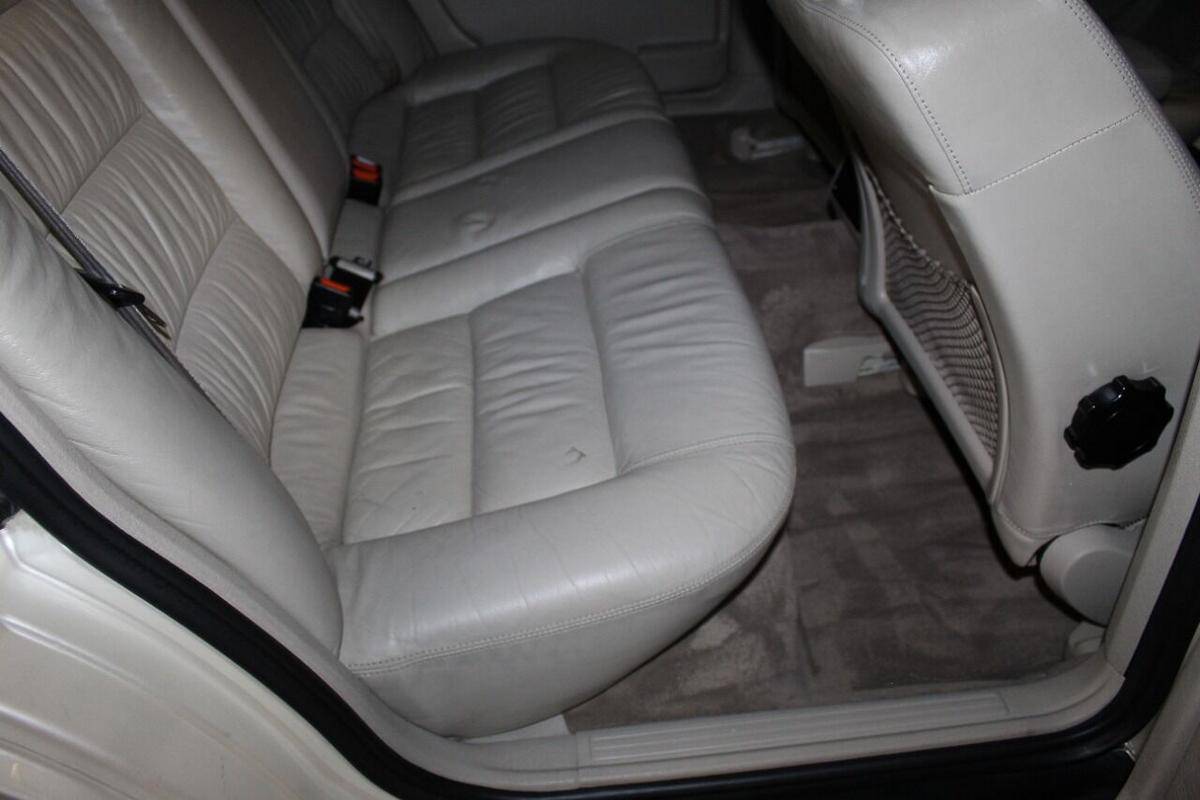Audi-A6-1995-white-19