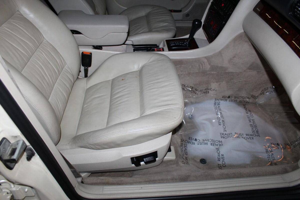 Audi-A6-1995-white-21