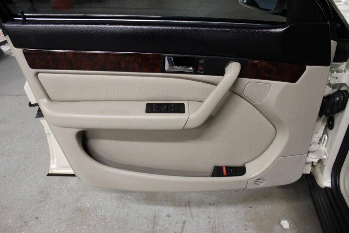 Audi-A6-1995-white-5