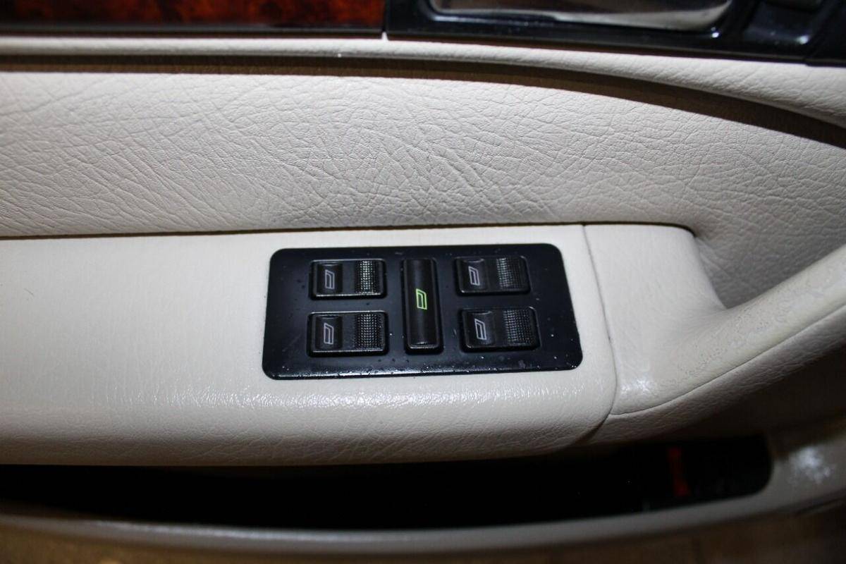 Audi-A6-1995-white-6