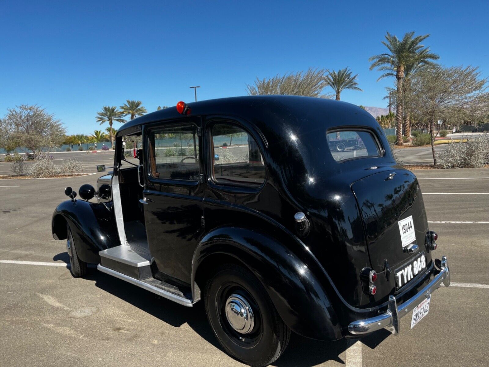 Austin-FX-1957-Taxi-3