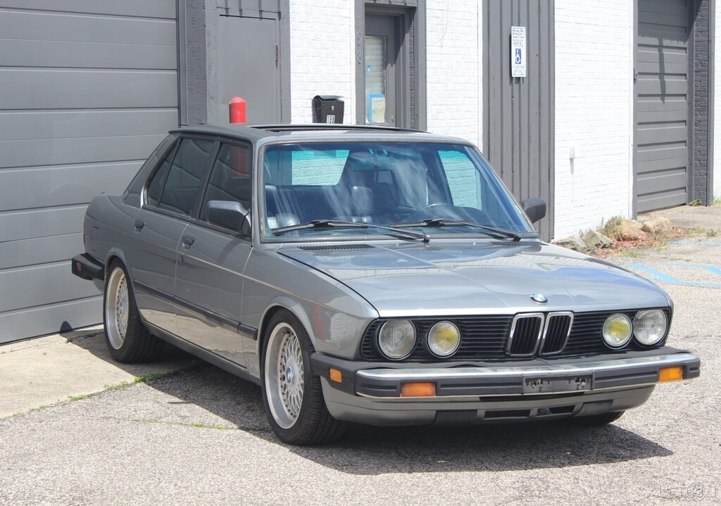 BMW-5-Series-1988-Sedan-1