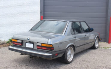 BMW-5-Series-1988-Sedan-2