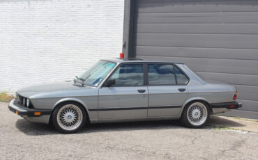 BMW-5-Series-1988-Sedan-8