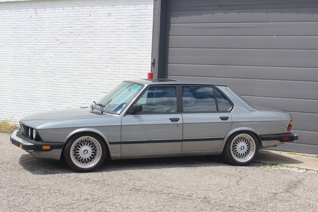 BMW-5-Series-1988-Sedan-8