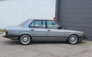 BMW-5-Series-1988-Sedan-9