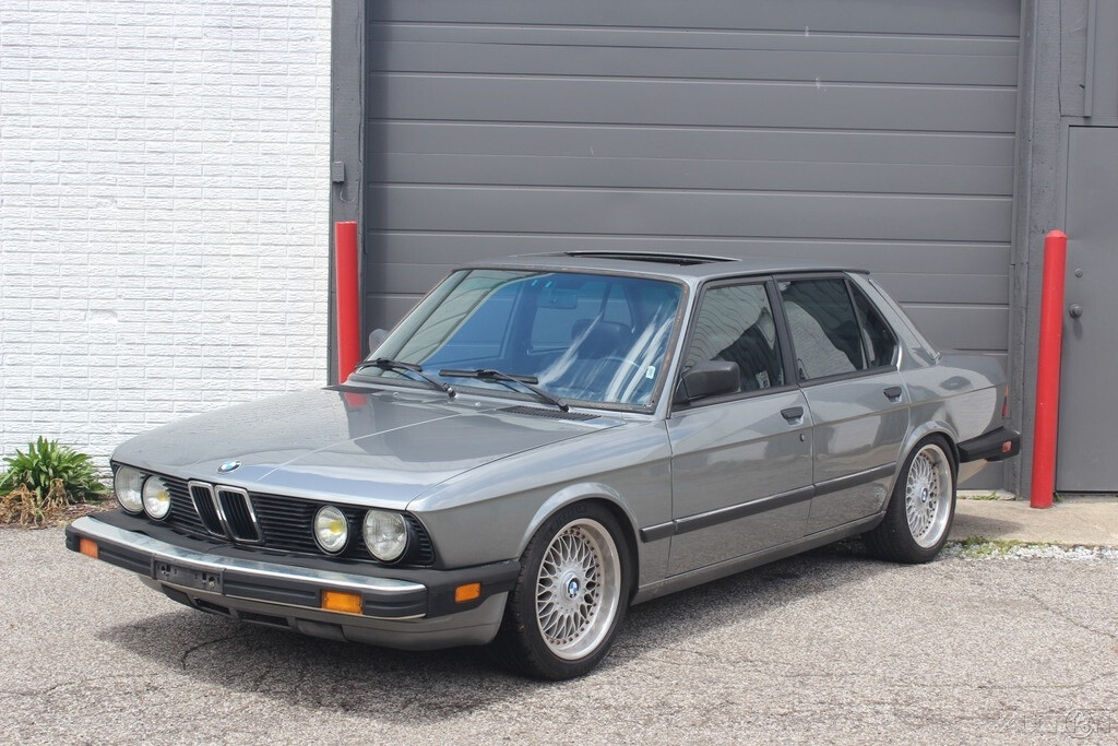 BMW 5-Series 1988 Sedan