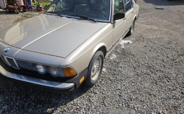BMW-7-Series-1986