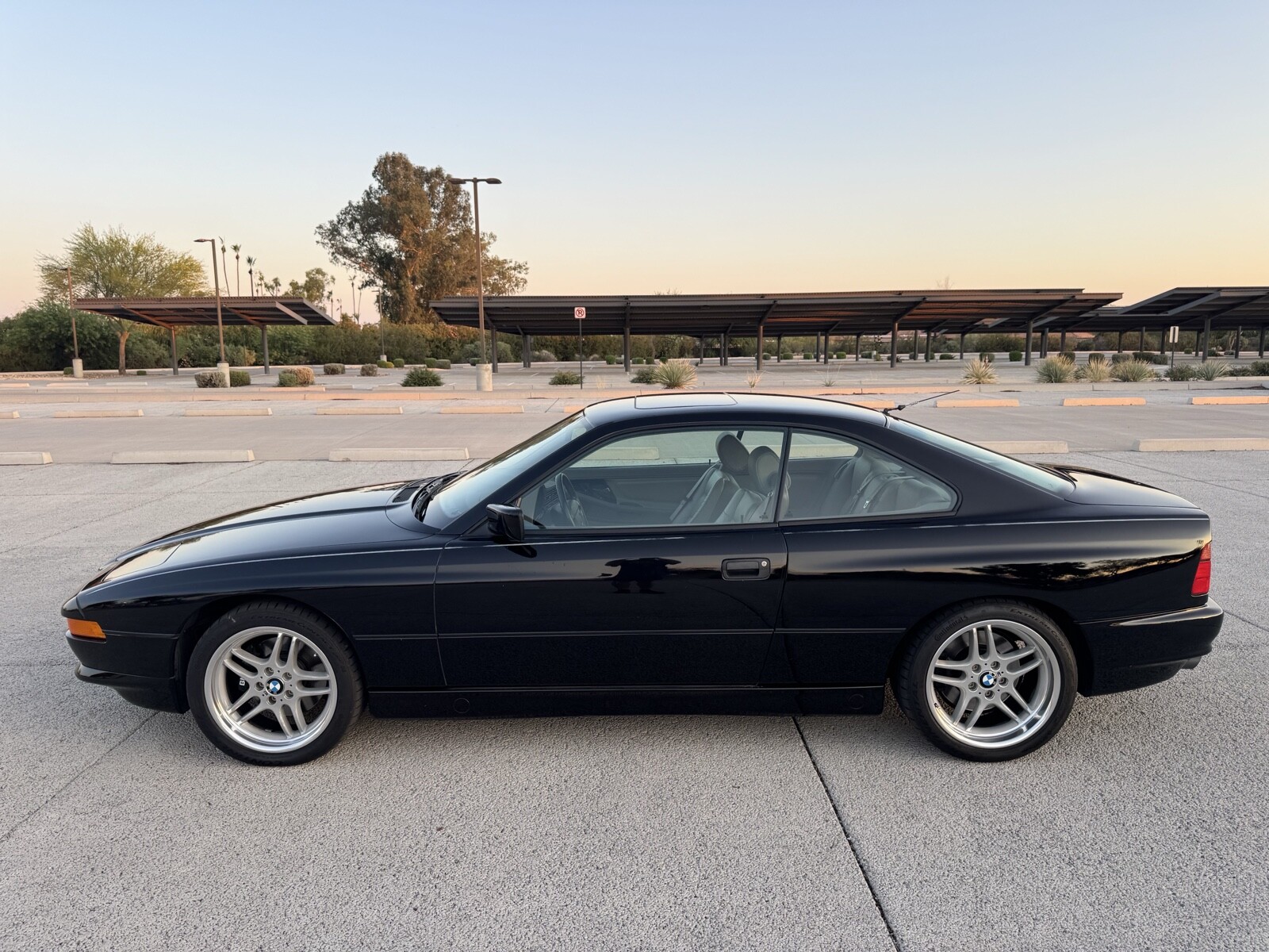 BMW-8-Series-1994-13