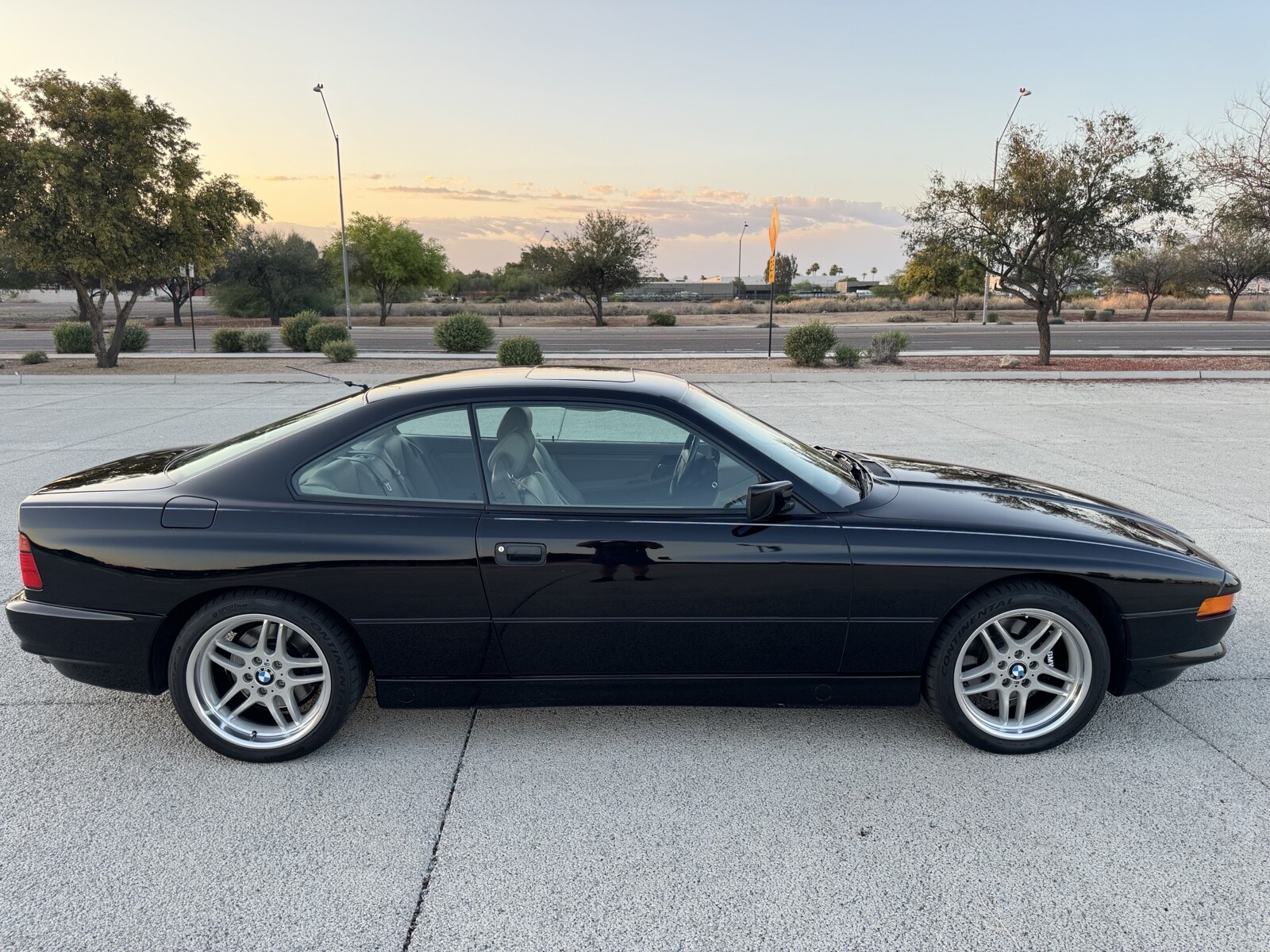 BMW-8-Series-1994-14